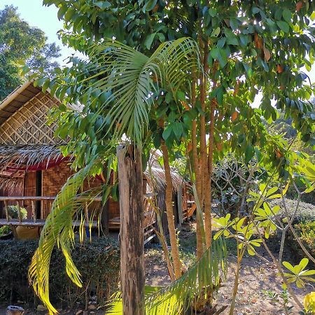 Phuhaya Bamboo Bungalows Ко-Ланта Екстер'єр фото