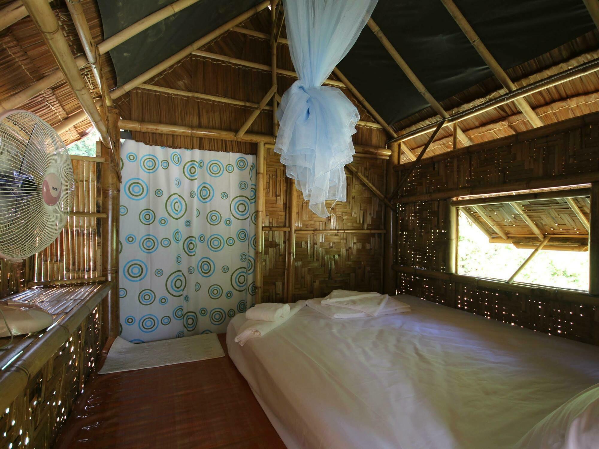 Phuhaya Bamboo Bungalows Ко-Ланта Екстер'єр фото