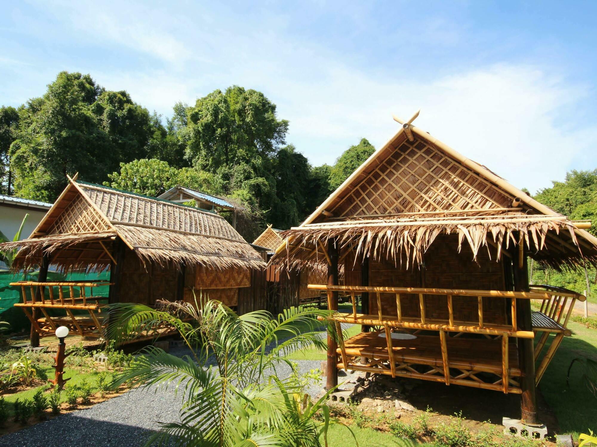 Phuhaya Bamboo Bungalows Ко-Ланта Екстер'єр фото