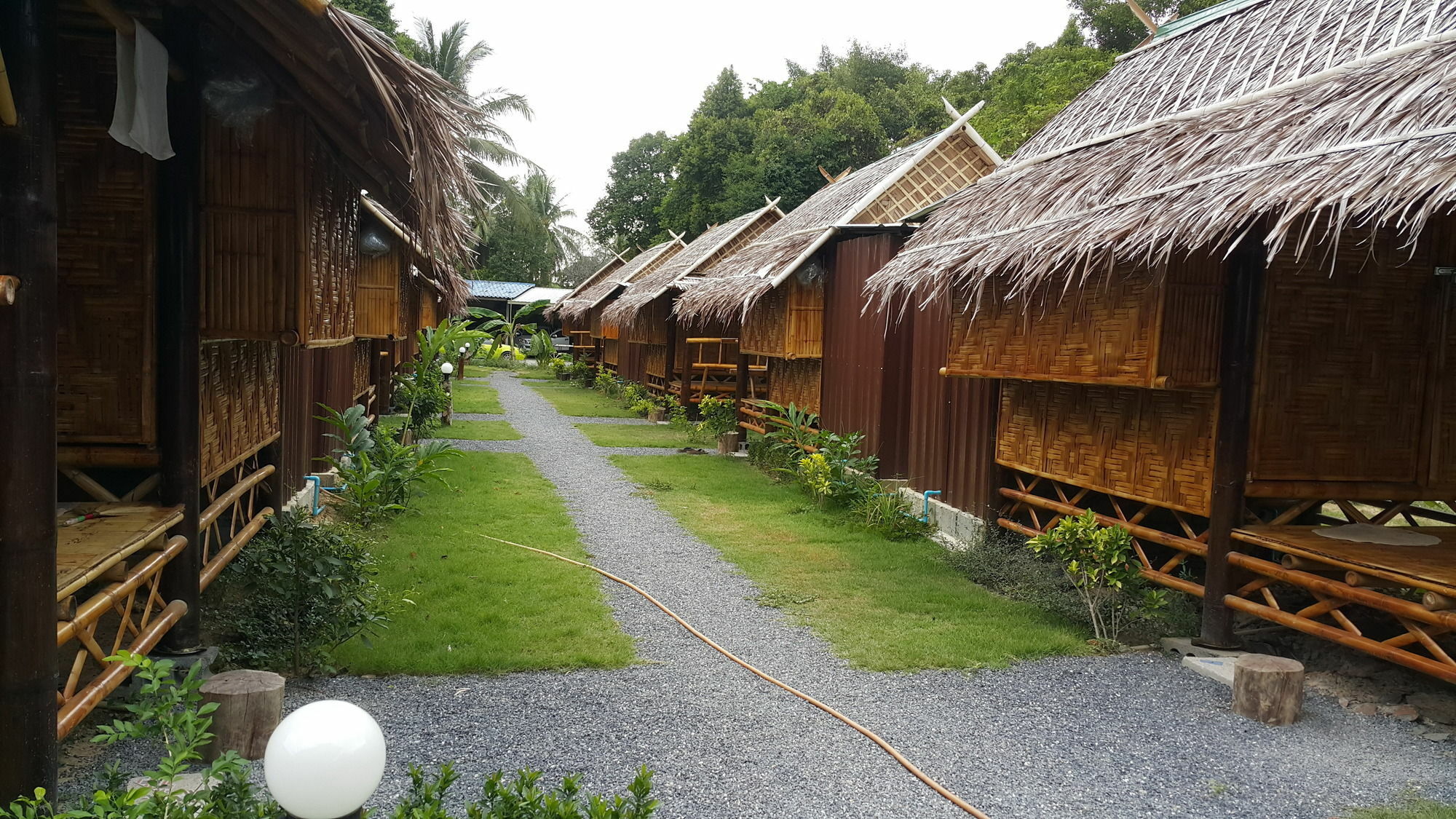 Phuhaya Bamboo Bungalows Ко-Ланта Екстер'єр фото